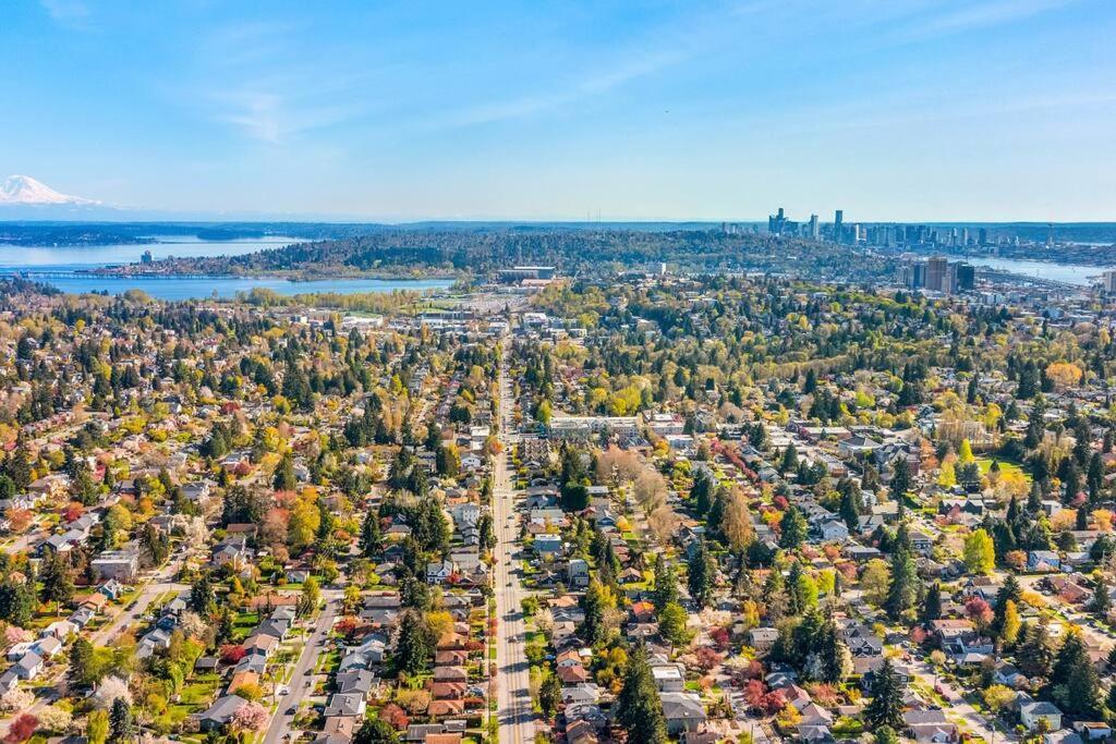 Lilac In Law, Picturesque Lower Unit Apartment Seattle Exterior photo