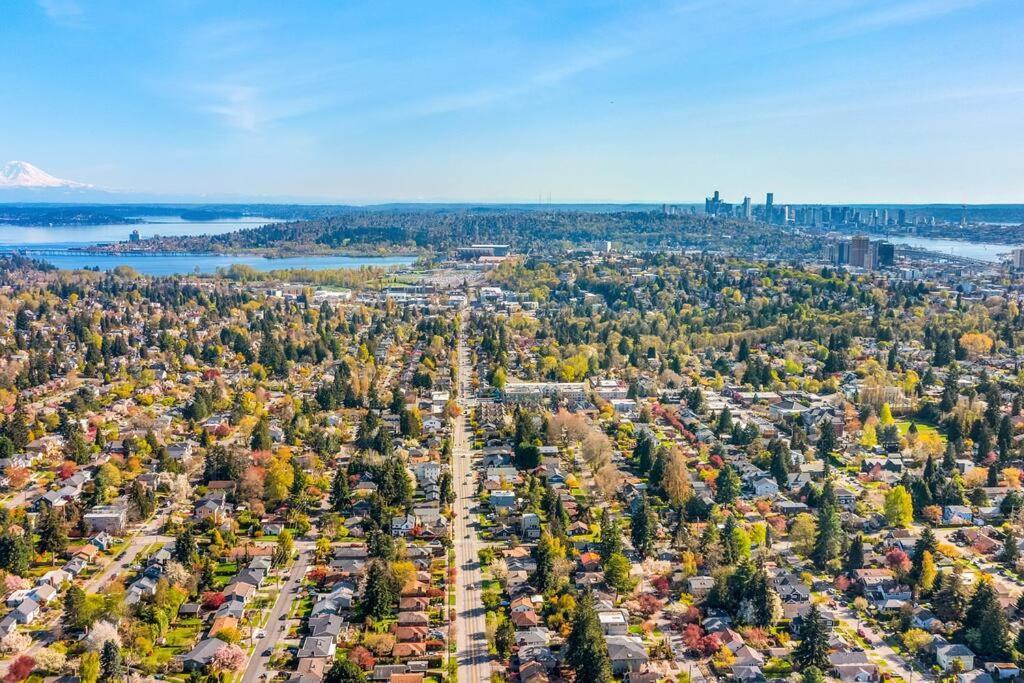 Lilac In Law, Picturesque Lower Unit Seattle Exterior photo